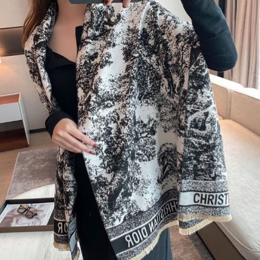 Authentic DIOR CASHMERE SHAWL - Picture 7 of 7